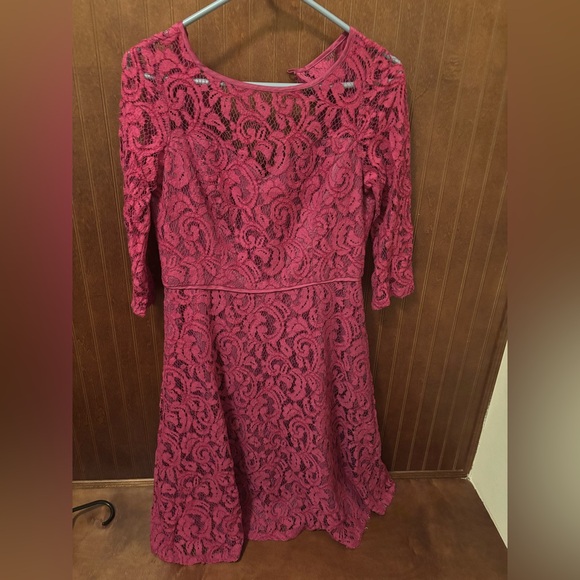 Chic Long Sleeve Lace Dress in Red - Picture 1 of 2